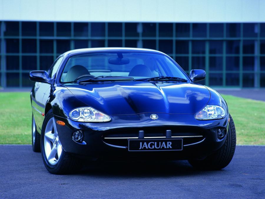  Jaguar XK8 Coupe 1996 года  (фото 8 из 26)